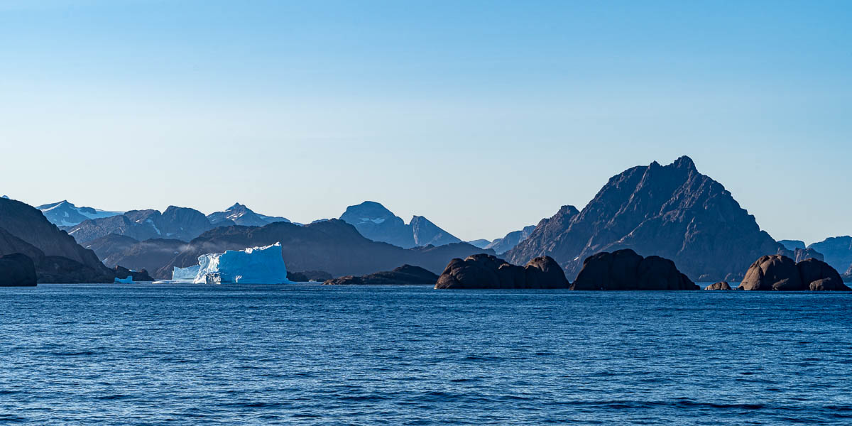 Ikerasassuaq : sortie est, île Aluk Avalleq