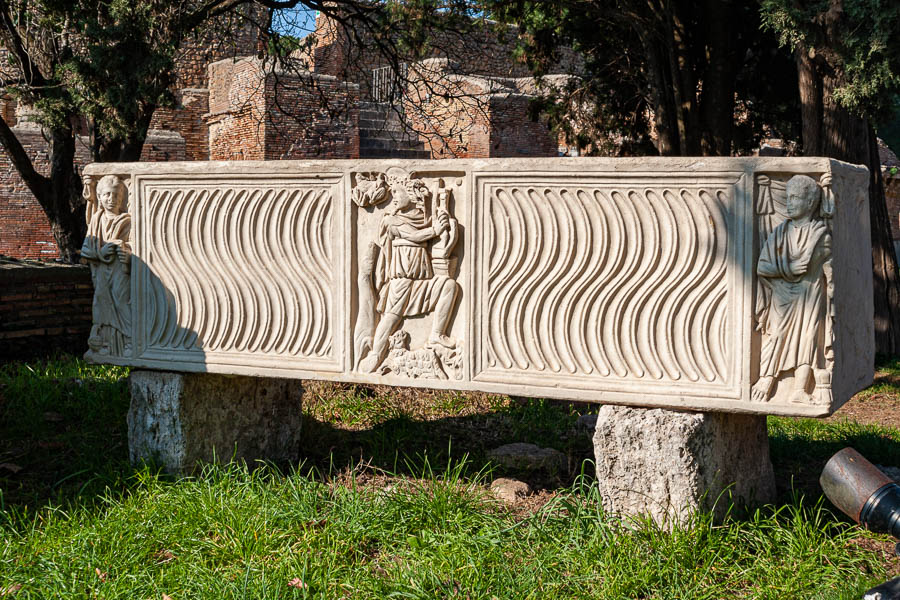 Ostia Antica : sarcophage à l