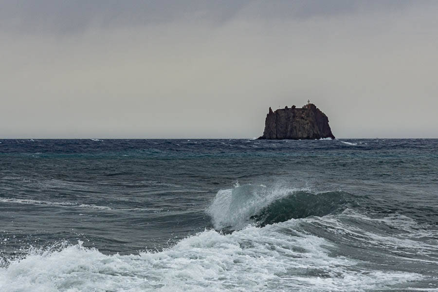 Alerte au tsunami et Strombolicchio