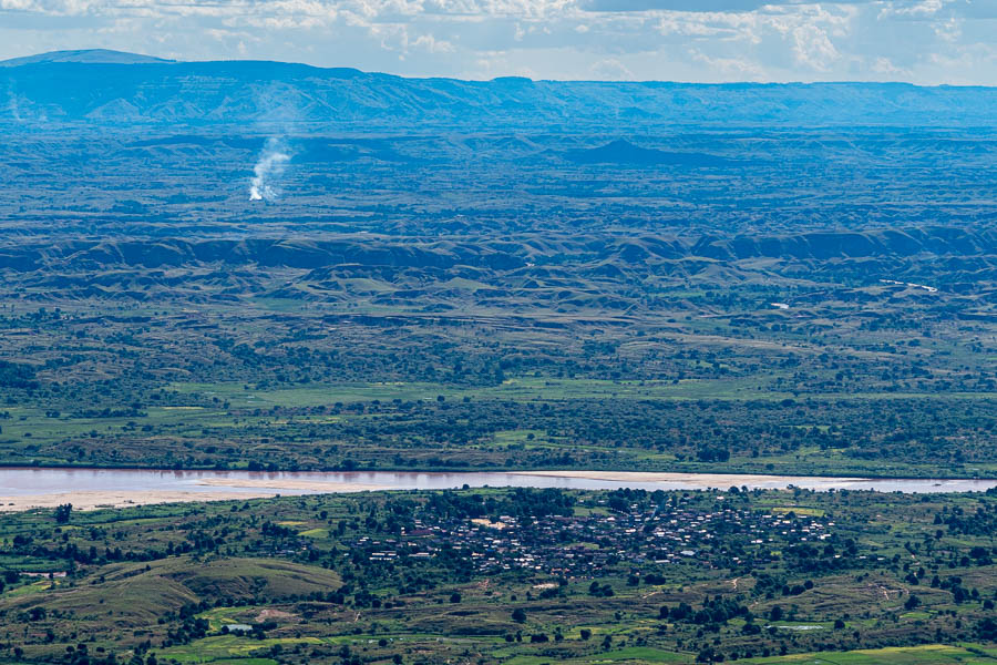 Vallée du fleuve Manambolo : village d'Ankavandra