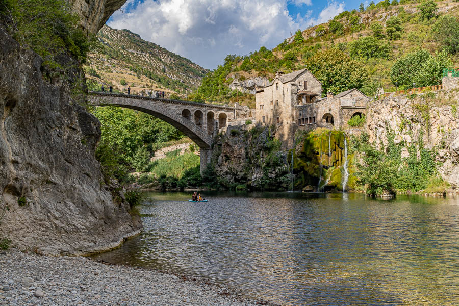 Saint-Chély-du-Tarn : pont, cascades