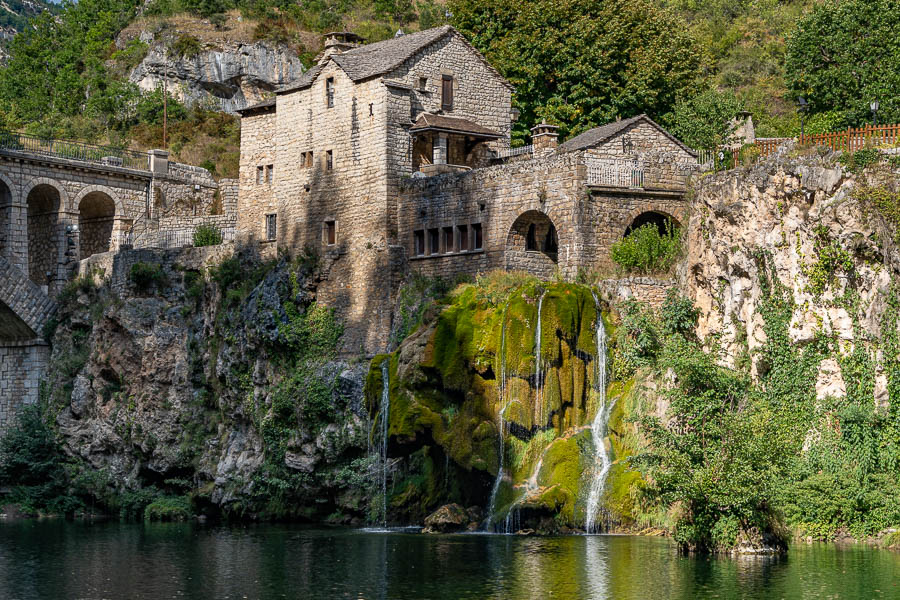 Saint-Chély-du-Tarn : pont, cascades