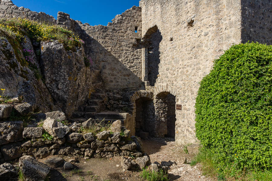 Château de Peyrepertuse : enceinte basse, corps de logis