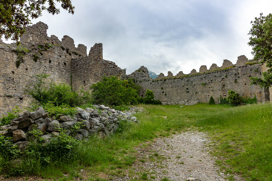 Château de Puilaurens : cour