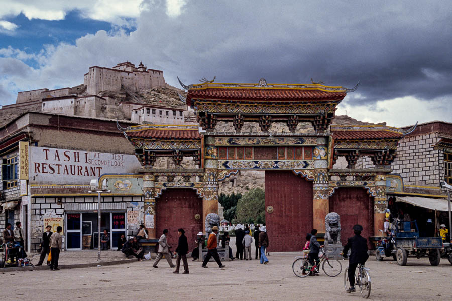 Gyantse : entrée de la citadelle