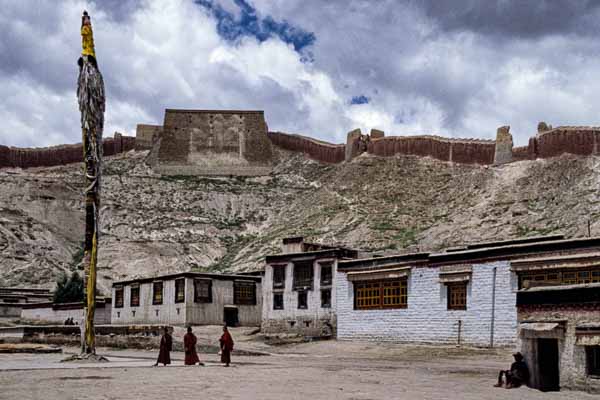 Monastère de Palcho, mat et mur à thangka