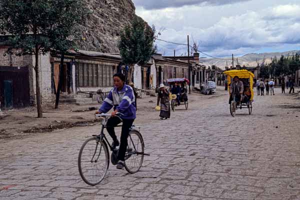 Cycliste et pousse-pousse