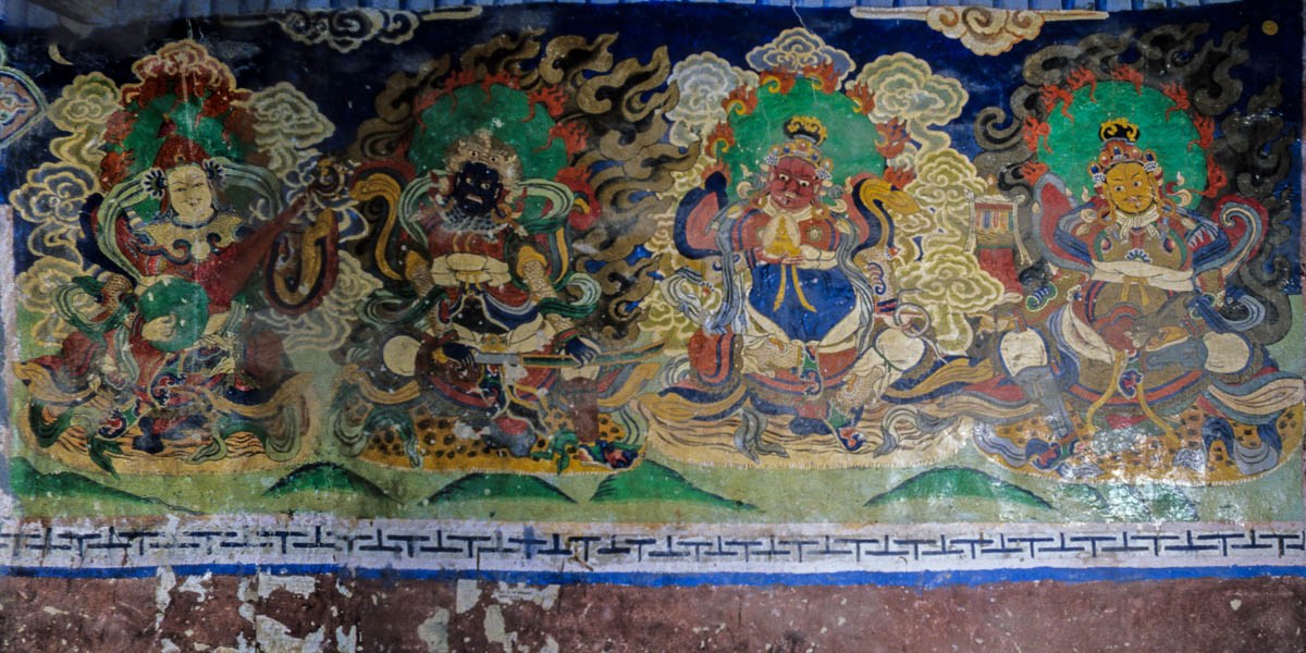 Entrée du gompa de Dho